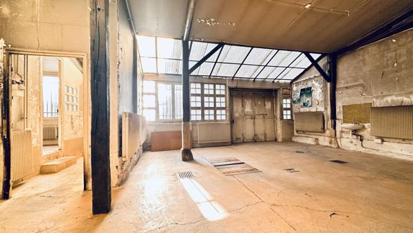 A VENDRE ATELIER / LOFT "COMME UNE MAISON" 116 M2 PARIS 10E CANAL SAINT MARTIN RUE RECHERCHÉE