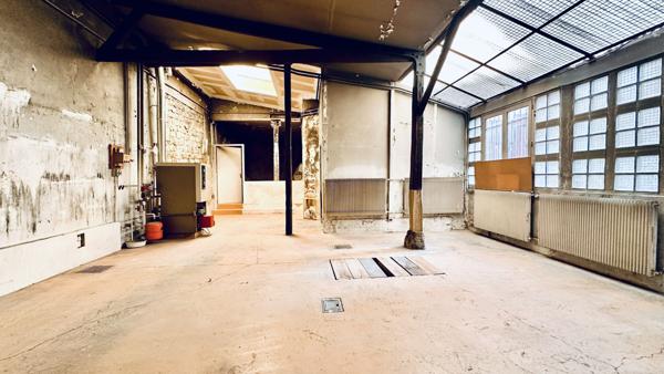 A VENDRE ATELIER / LOFT "COMME UNE MAISON" 116 M2 PARIS 10E CANAL SAINT MARTIN RUE RECHERCHÉE
