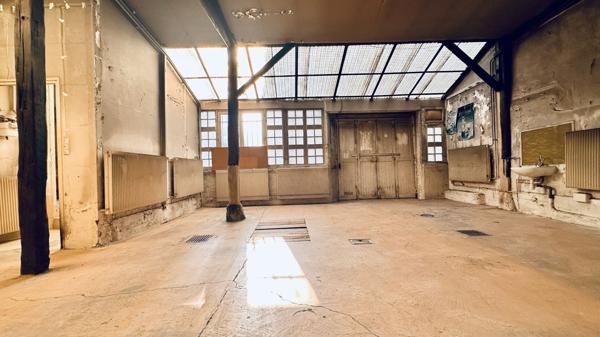 A VENDRE ATELIER / LOFT "COMME UNE MAISON" 116 M2 PARIS 10E CANAL SAINT MARTIN RUE RECHERCHÉE