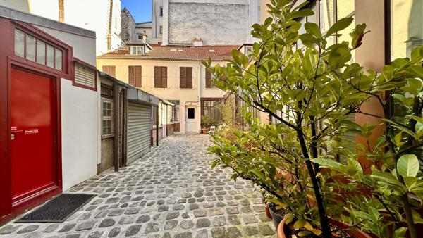A VENDRE ATELIER / LOFT "COMME UNE MAISON" 116 M2 PARIS 10E CANAL SAINT MARTIN RUE RECHERCHÉE