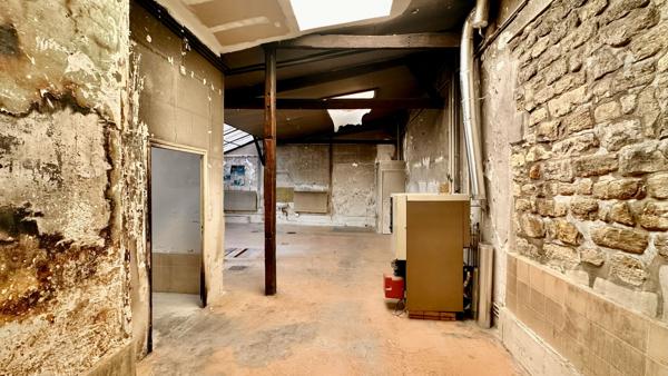 A VENDRE ATELIER / LOFT "COMME UNE MAISON" 116 M2 PARIS 10E CANAL SAINT MARTIN RUE RECHERCHÉE
