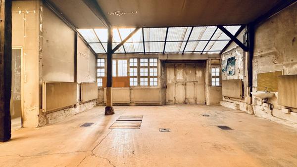A VENDRE ATELIER / LOFT "COMME UNE MAISON" 116 M2 PARIS 10E CANAL SAINT MARTIN RUE RECHERCHÉE