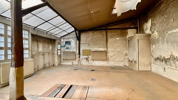 A VENDRE ATELIER / LOFT "COMME UNE MAISON" 116 M2 PARIS 10E CANAL SAINT MARTIN RUE RECHERCHÉE