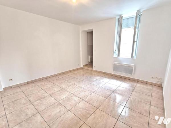 A VENDRE A REIMS - Quartier CERNAY - Appartement T1 au rdc sur et avec une cour de 24,72 m²