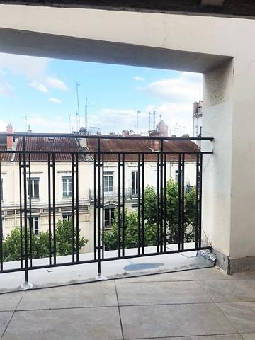 Studio meublé avec terrasse
