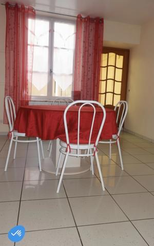 Dpt Vosges (88), MIRECOURT MAISON de ville P6 avec TERRASSE couverte, cave