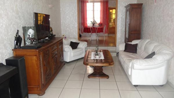 Dpt Vosges (88), MIRECOURT MAISON de ville P6 avec TERRASSE couverte, cave