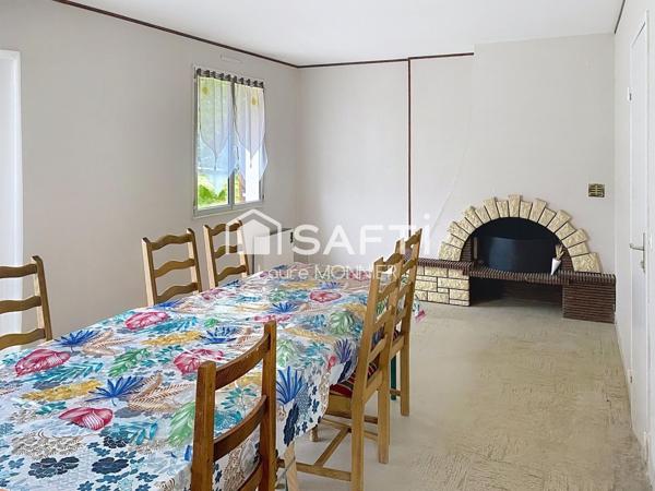 Maison de plain-pied nichée dans un écrin de verdure