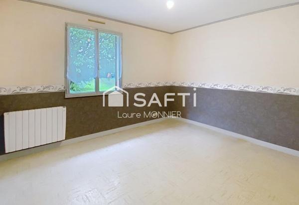 Maison de plain-pied nichée dans un écrin de verdure