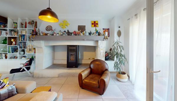 Belle maison et locaux commerciaux à Portet sur Garonne.