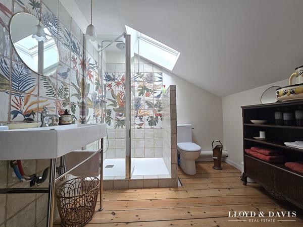 Elégante maison bourgeoise bordelaise avec extérieur de ville bien exposé