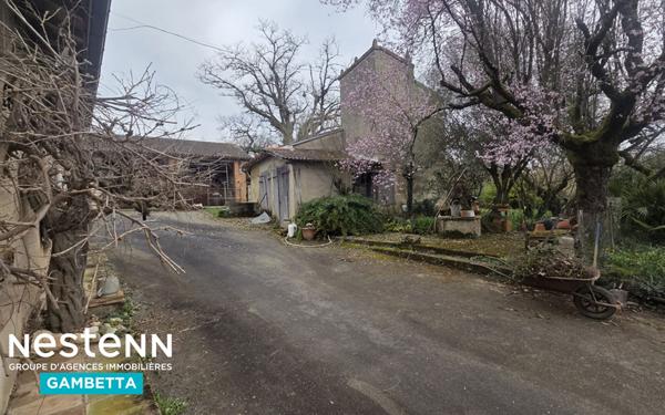 A vendre ancienne ferme proche Montauban (82) avec dépendances