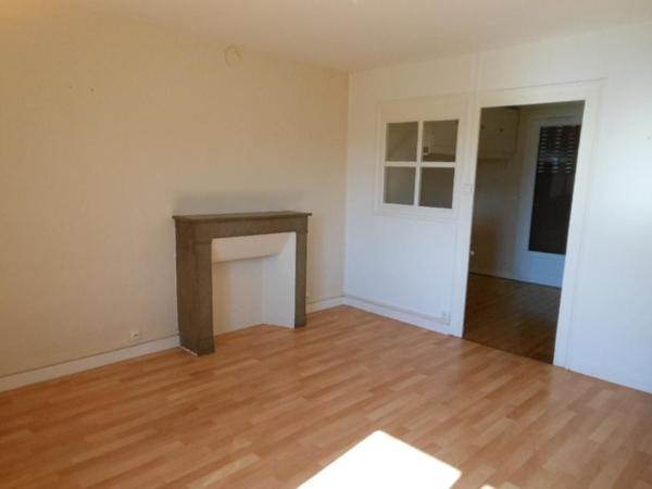 A louer centre Ceyzeriat, maison type 2 jardin et grand garage