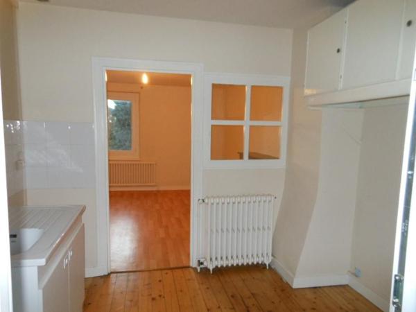 A louer centre Ceyzeriat, maison type 2 jardin et grand garage