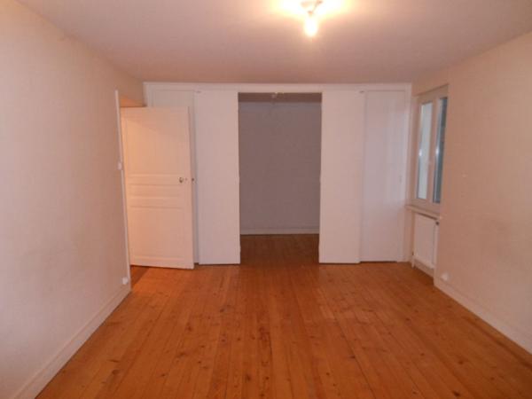 A louer centre Ceyzeriat, maison type 2 jardin et grand garage