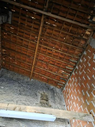 A Tonneins, maison de 110 m² environ ancienne avec fort potentiel, travaux à prévoir. Combles aménageables avec grande hauteur sous plafond. garage, chai, terrain de 14 989 m²