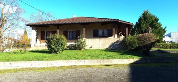 VIC-FEZENSAC, villa centre ville de 200m² + 160m² sous-sol sur terrain de 1923m²