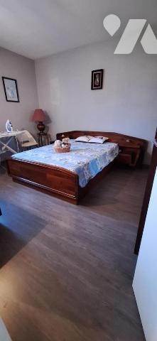 VIC-FEZENSAC, villa centre ville de 200m² + 160m² sous-sol sur terrain de 1923m²