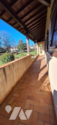 VIC-FEZENSAC, villa centre ville de 200m² + 160m² sous-sol sur terrain de 1923m²