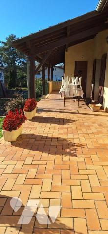 VIC-FEZENSAC, villa centre ville de 200m² + 160m² sous-sol sur terrain de 1923m²