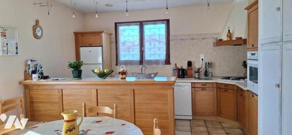 VIC-FEZENSAC, villa centre ville de 200m² + 160m² sous-sol sur terrain de 1923m²