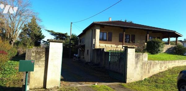 VIC-FEZENSAC, villa centre ville de 200m² + 160m² sous-sol sur terrain de 1923m²