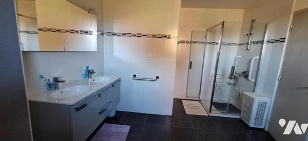 VIC-FEZENSAC, villa centre ville de 200m² + 160m² sous-sol sur terrain de 1923m²