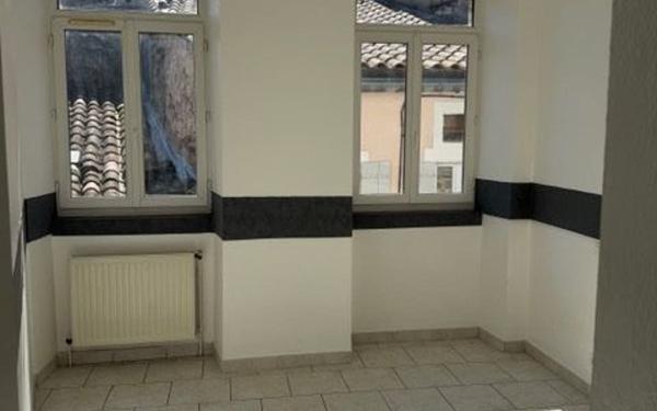 Appartement à vendre    3 pièces • 71 m2 Aubenas