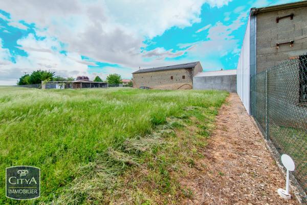 Maison à vendre 1 pièce 96m² Neuville-de-Poitou (86170)