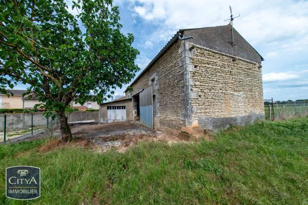 Maison à vendre 1 pièce 96m² Neuville-de-Poitou (86170)