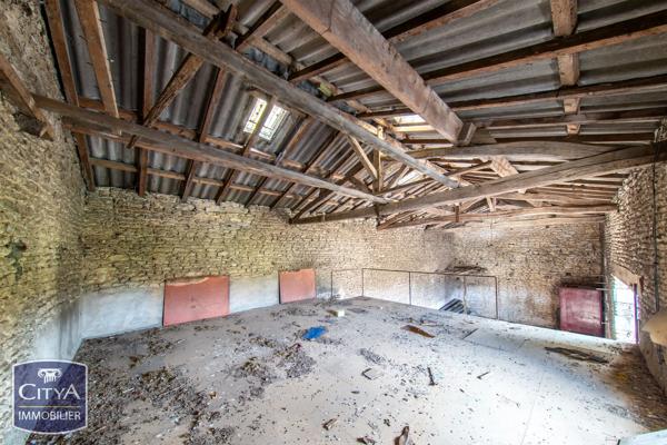 Maison à vendre 1 pièce 96m² Neuville-de-Poitou (86170)