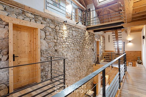 Ancienne ferme rénovée et son gite au coeur d’un village alpin