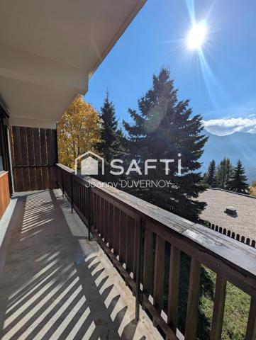 Grand T2 dans petite copro