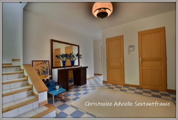 Bordeaux proche, maison individuelle style arcachonnaise sur 1000 M2 de terrain, double garage