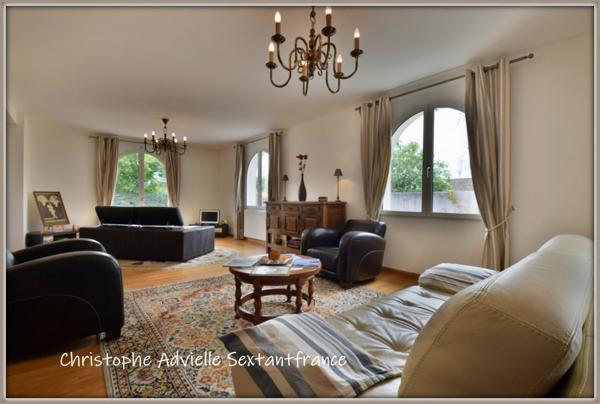 Bordeaux proche, maison individuelle style arcachonnaise sur 1000 M2 de terrain, double garage