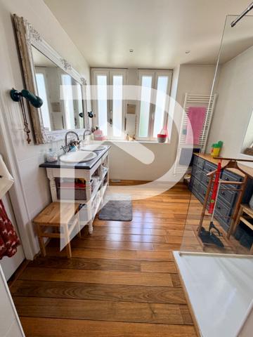 Maison 11 pièces 215 m2