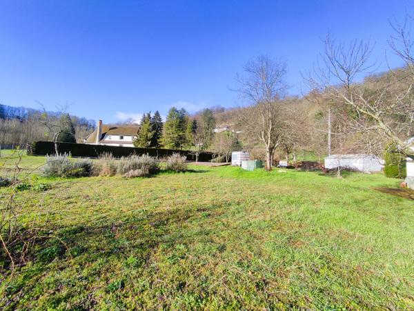 District maison au calme avec terrain constructible !