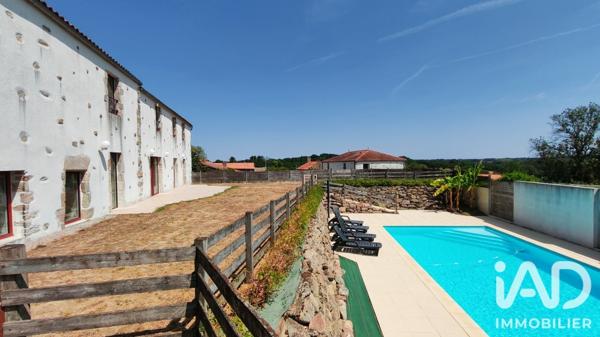 Maison à vendre 8 pièces 251 m² Le Poiré-sur-Vie