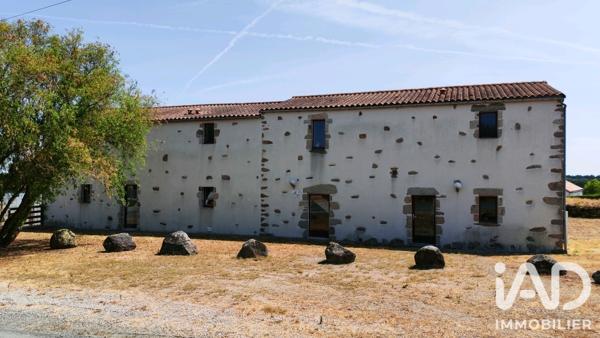 Maison à vendre 8 pièces 251 m² Le Poiré-sur-Vie
