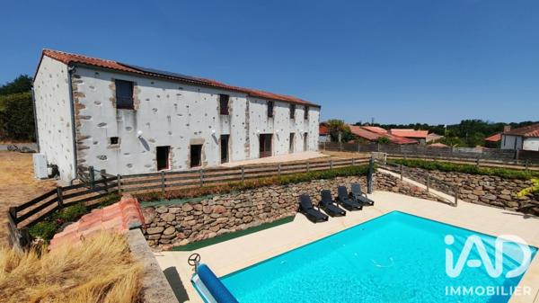 Maison à vendre 8 pièces 251 m² Le Poiré-sur-Vie