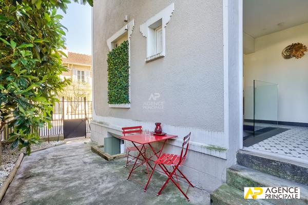 Appartement 3 pièce(s) 53 m2 - marché - 2 chambres - parfait état €279 000 ** - Référence 4451