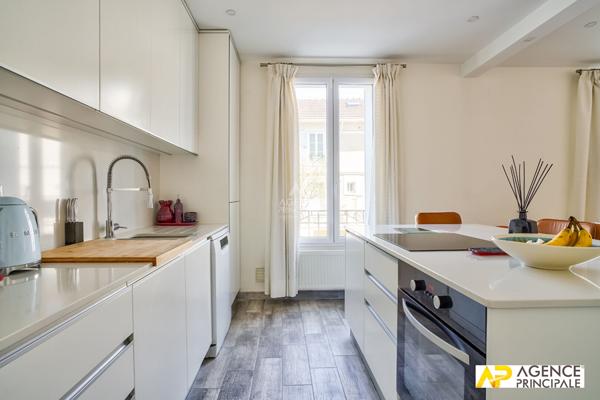 Appartement 3 pièce(s) 53 m2 - marché - 2 chambres - parfait état €279 000 ** - Référence 4451