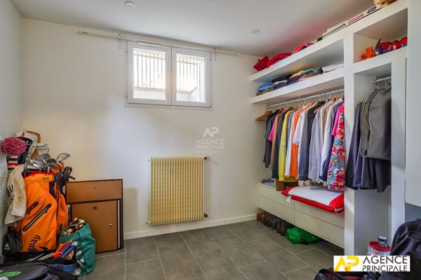 Appartement 3 pièce(s) 53 m2 - marché - 2 chambres - parfait état €279 000 ** - Référence 4451