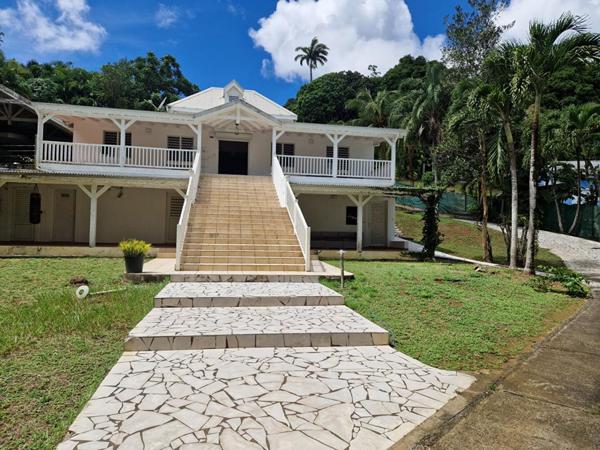 Maison Individuelle Petit Bourg 7 pièces 279m2 sur un terrain de 2559m2