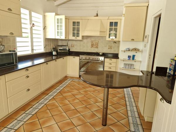 Maison Individuelle Petit Bourg 7 pièces 279m2 sur un terrain de 2559m2