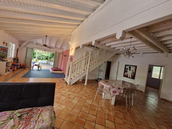 Maison Individuelle Petit Bourg 7 pièces 279m2 sur un terrain de 2559m2
