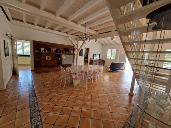 Maison Individuelle Petit Bourg 7 pièces 279m2 sur un terrain de 2559m2