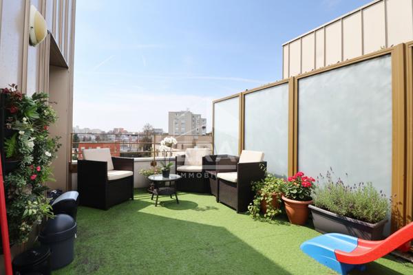 À VENDRE  4 PIÈCES AVEC TERRASSE  DERNIER ÉTAGE  SAINT-DENIS