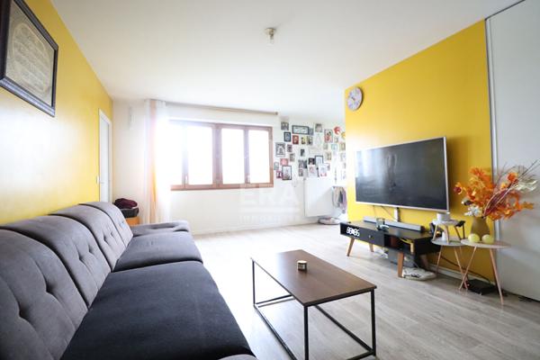 À VENDRE  4 PIÈCES AVEC TERRASSE  DERNIER ÉTAGE  SAINT-DENIS