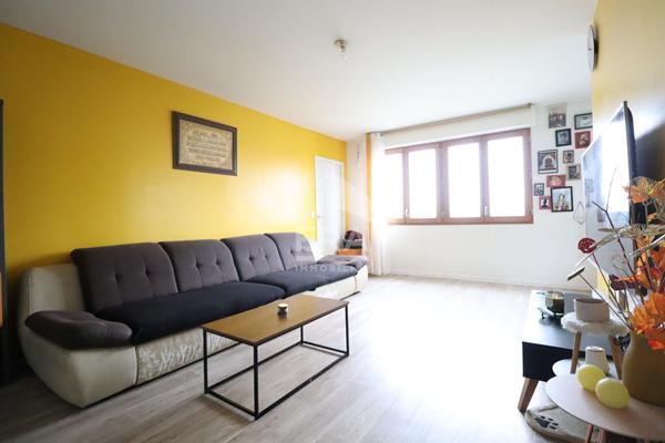 À VENDRE  4 PIÈCES AVEC TERRASSE  DERNIER ÉTAGE  SAINT-DENIS